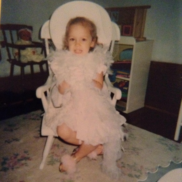 Meet your Posher, Gwendolyn - Picture 2 of 3